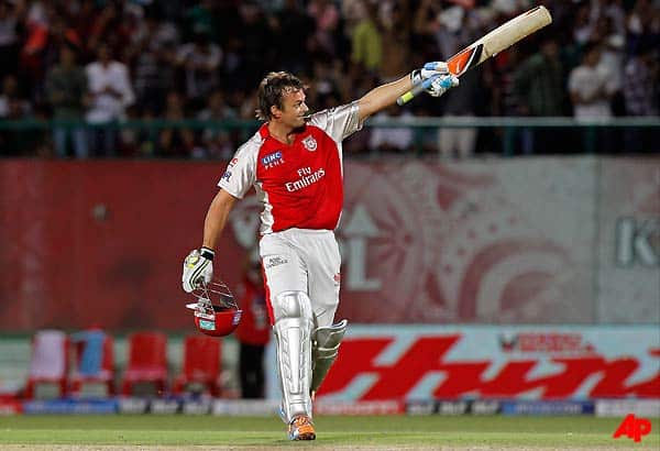 Adam Gilchrist has hit 3rd longest six in IPL Adam Gilchrist has hit 3rd longest six in IPL